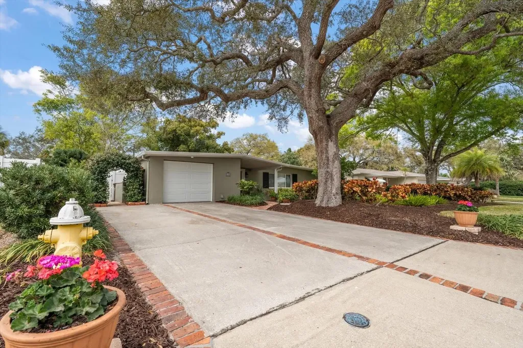 1718 Meredith Lane Belleair FL 33756