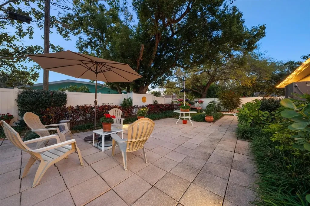 1718 Meredith Lane Belleair FL 33756