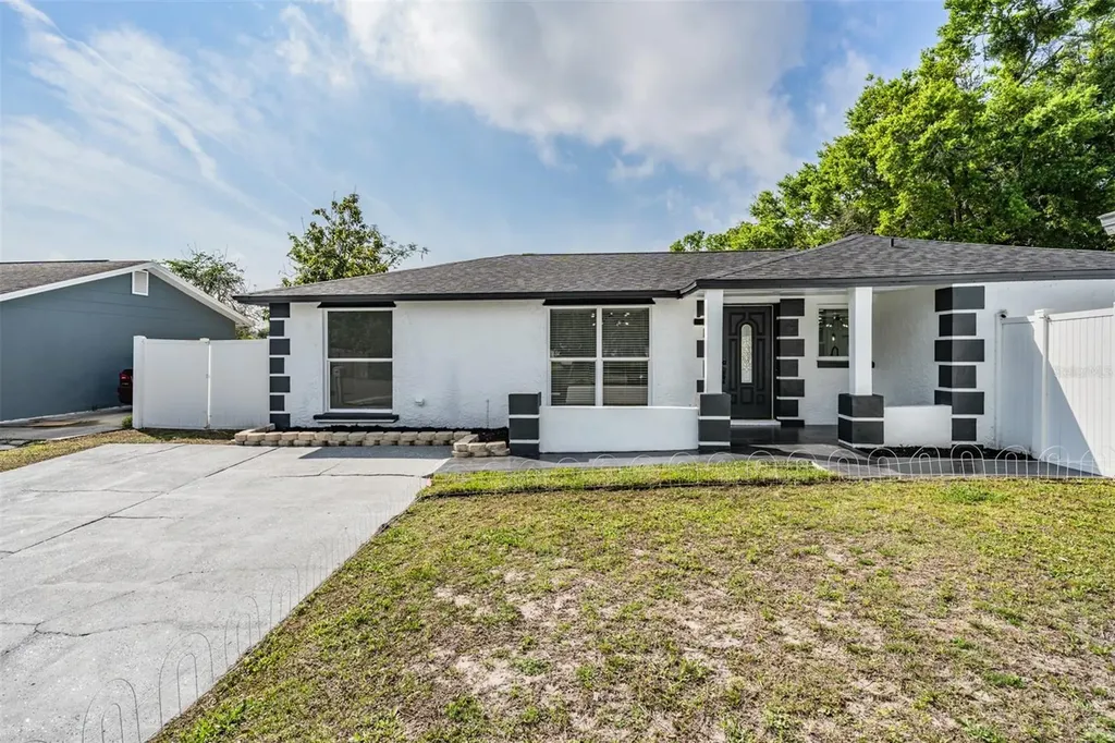 8702 Friendship Court Tampa FL 33634