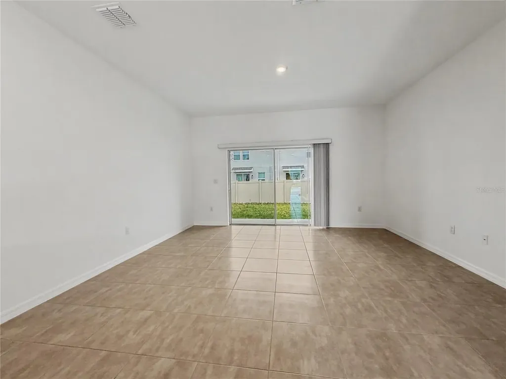 2949 Skyline Loop Kissimmee FL 34758