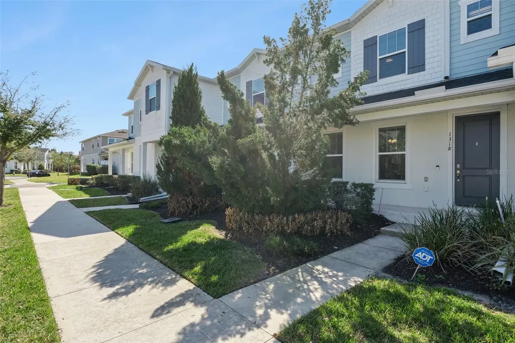 1318 Painted Bunting Avenue Oakland FL 34787
