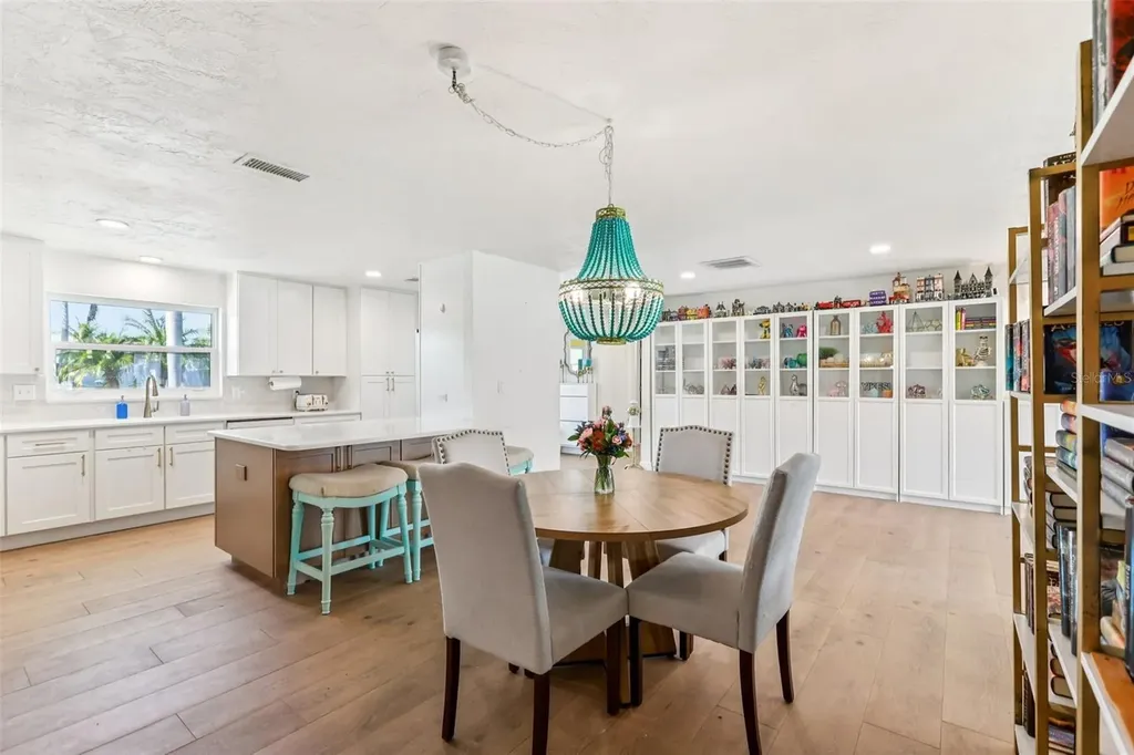 6950 Grande Vista Way S St Petersburg FL 33707