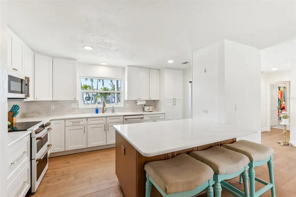 6950 Grande Vista Way S St Petersburg FL 33707