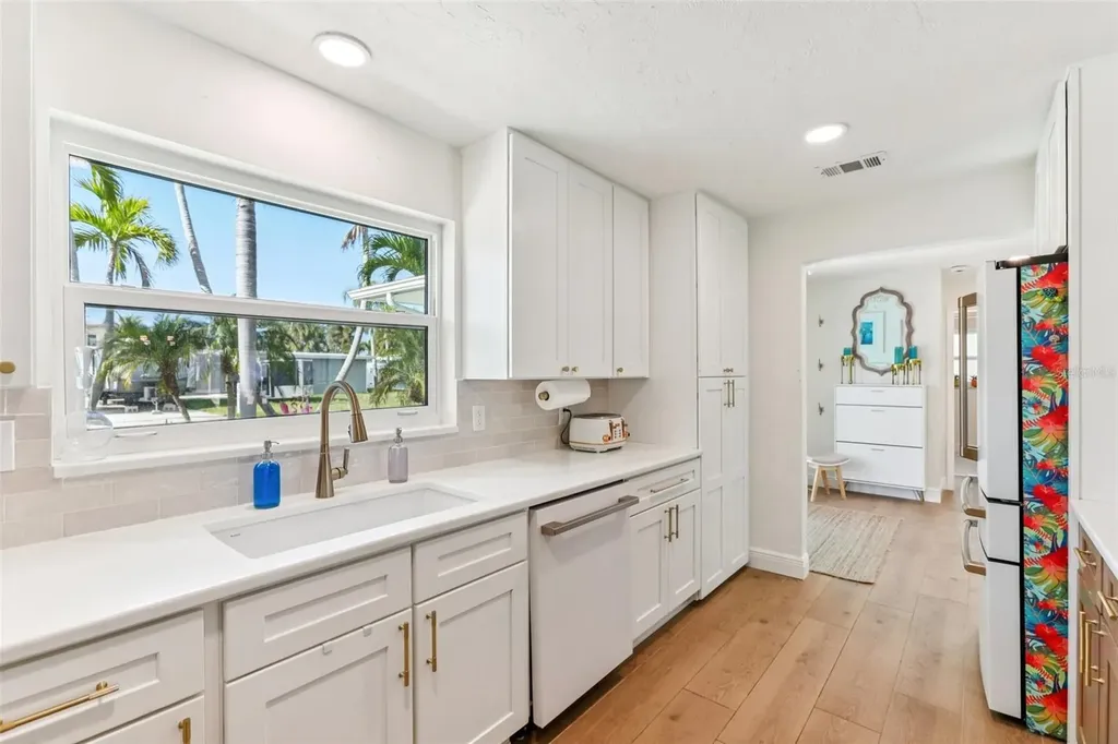 6950 Grande Vista Way S St Petersburg FL 33707
