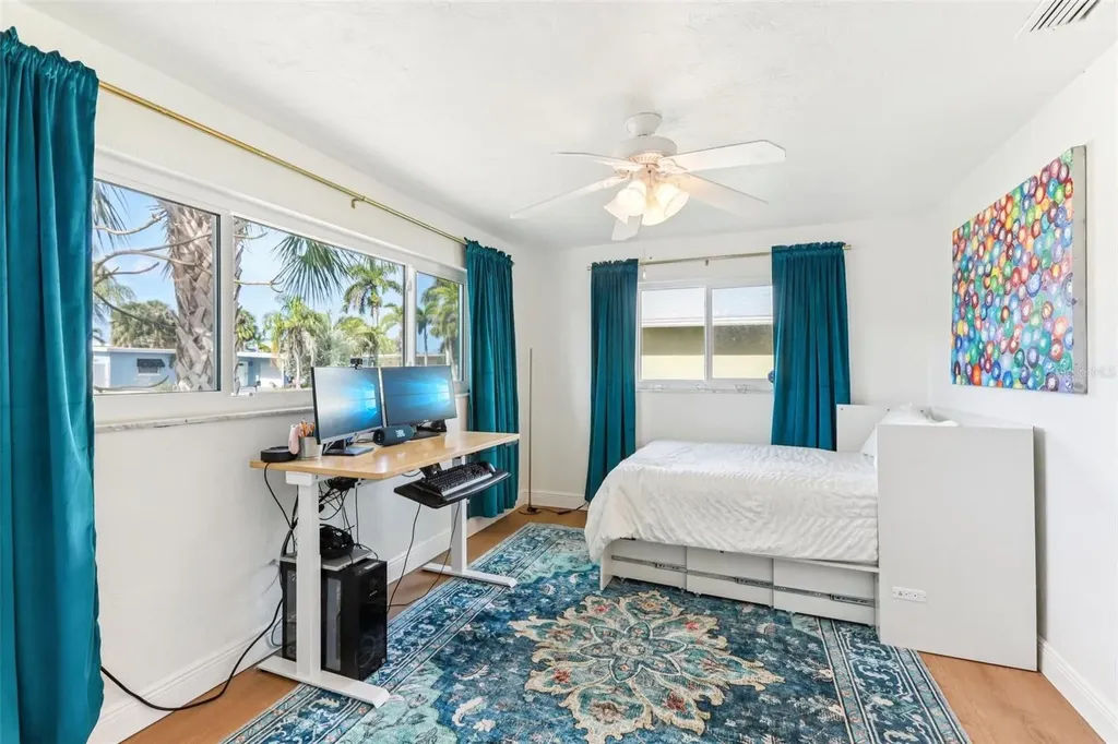 6950 Grande Vista Way S St Petersburg FL 33707