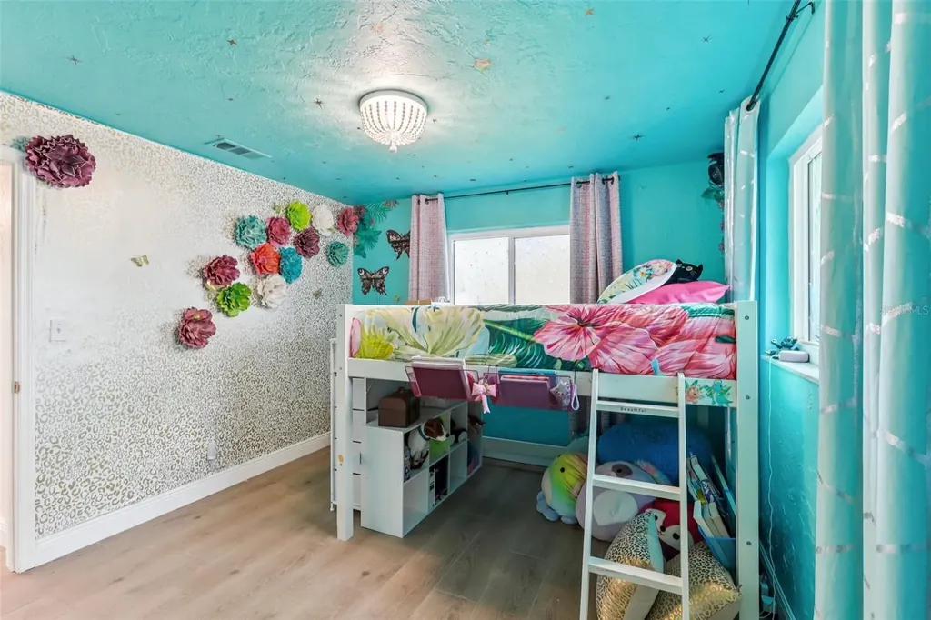 6950 Grande Vista Way S St Petersburg FL 33707