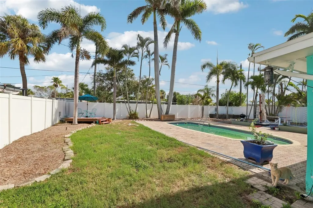 6950 Grande Vista Way S St Petersburg FL 33707