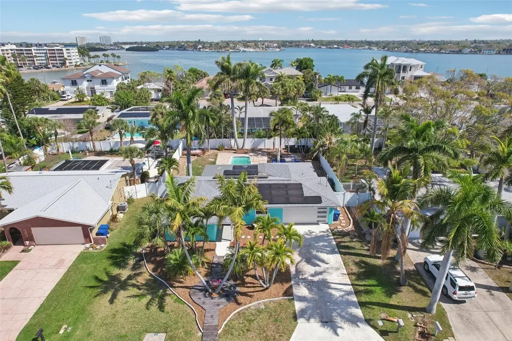 6950 Grande Vista Way S St Petersburg FL 33707