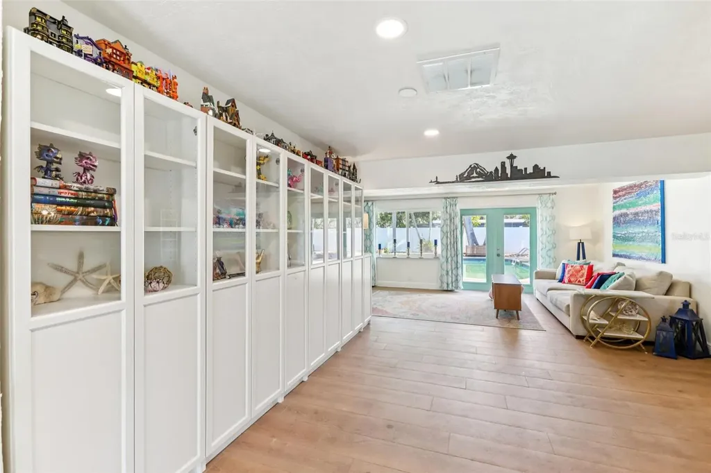 6950 Grande Vista Way S St Petersburg FL 33707