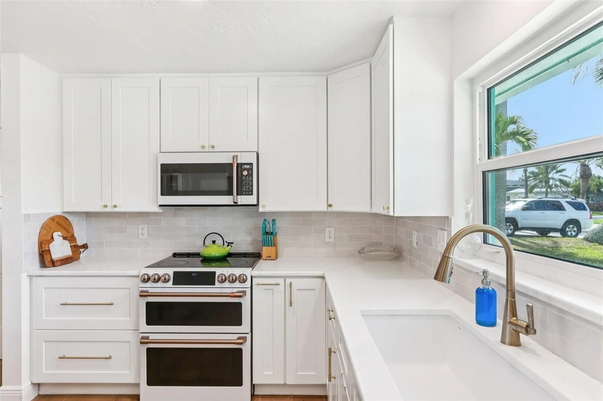 6950 Grande Vista Way S St Petersburg FL 33707