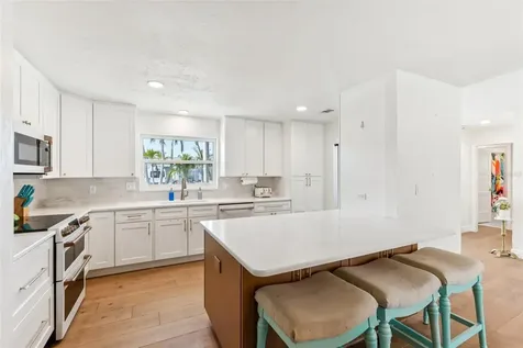 6950 Grande Vista Way S St Petersburg FL 33707