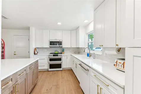6950 Grande Vista Way S St Petersburg FL 33707