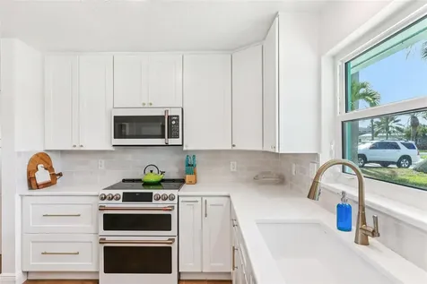 6950 Grande Vista Way S St Petersburg FL 33707