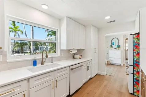 6950 Grande Vista Way S St Petersburg FL 33707