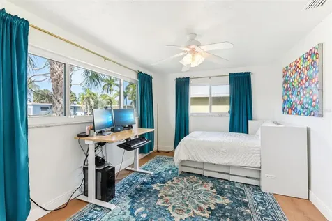 6950 Grande Vista Way S St Petersburg FL 33707