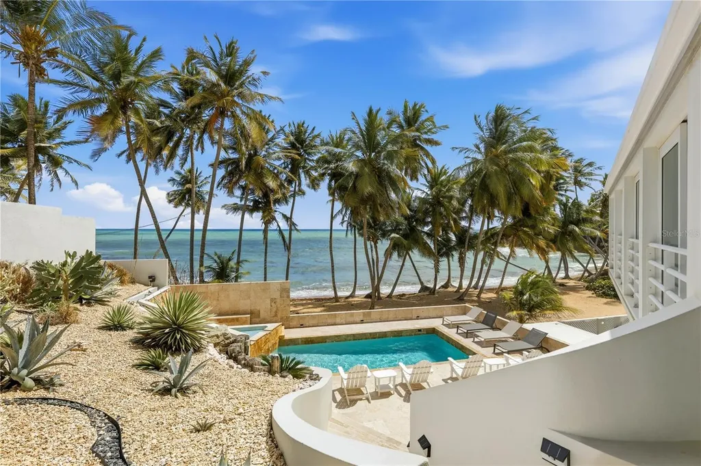 32 Shell Castle Humacao PR 00791