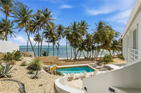 32 Shell Castle Humacao PR 00791