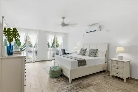 32 Shell Castle Humacao PR 00791
