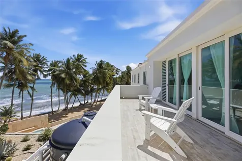 32 Shell Castle Humacao PR 00791