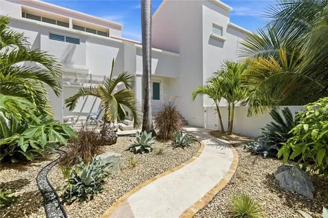 32 Shell Castle Humacao PR 00791