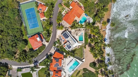 32 Shell Castle Humacao PR 00791