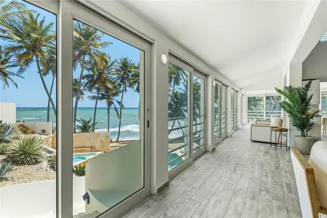 32 Shell Castle Humacao PR 00791