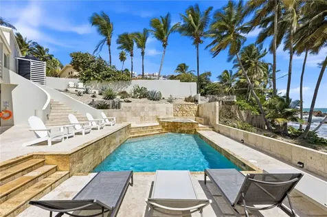 32 Shell Castle Humacao PR 00791