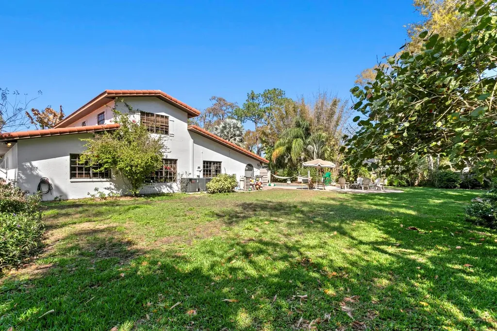 7915 Flowerfield Drive Tampa FL 33615