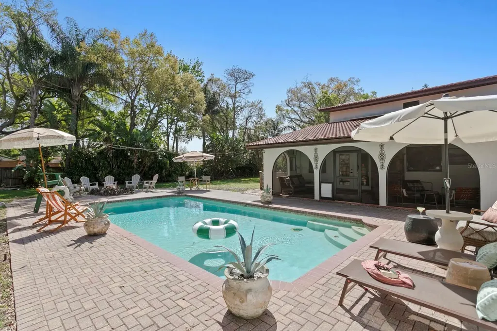 7915 Flowerfield Drive Tampa FL 33615