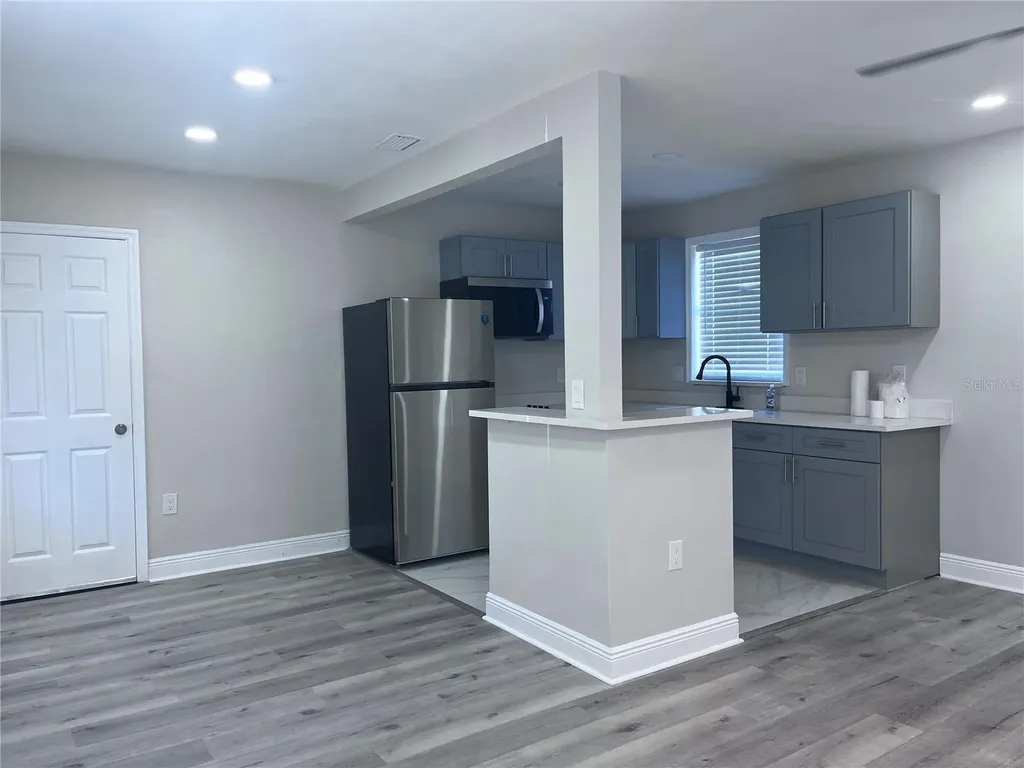 3215 W Pine Street Tampa FL 33607