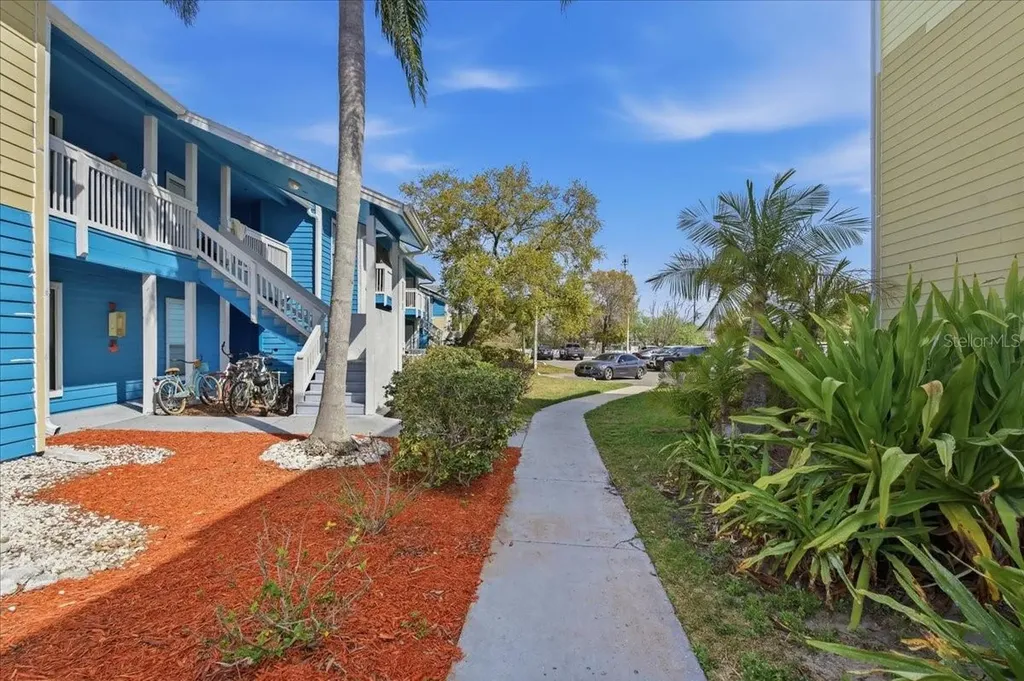 455 Alt 19 S Palm Harbor FL 34683