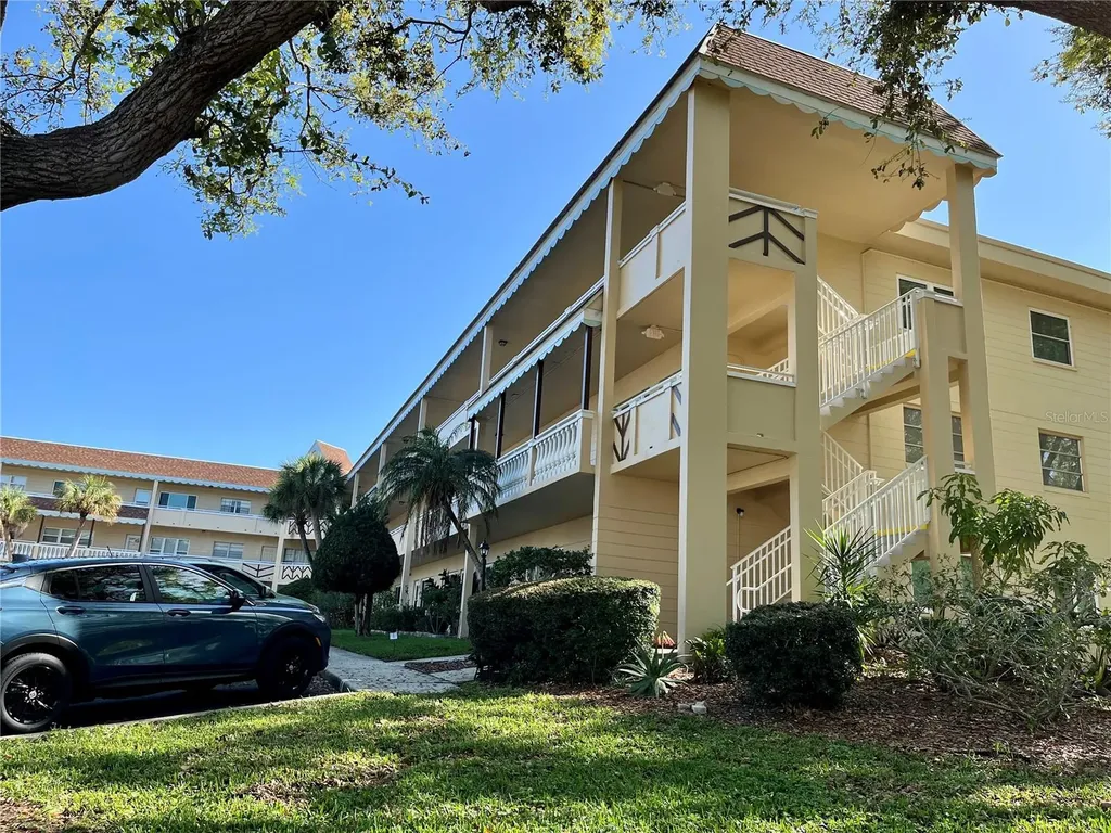 2041 Australia Way W Clearwater FL 33763