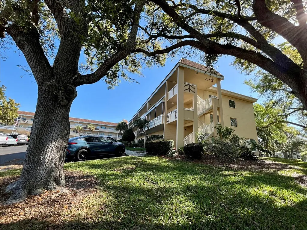 2041 Australia Way W Clearwater FL 33763