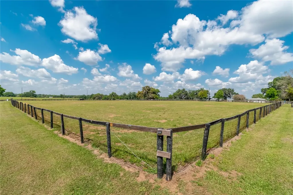 13025 NW Gainesville Road Reddick FL 32686