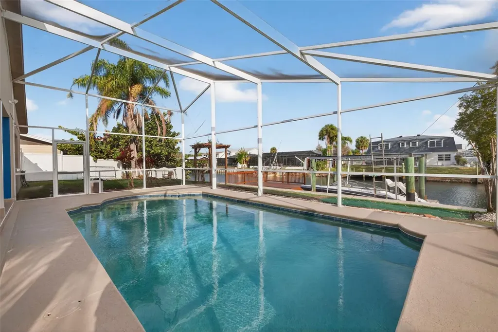 8711 Bay Crest Lane Tampa FL 33615