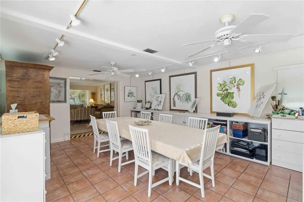 2068 Sunnyside Lane Sarasota FL 34239