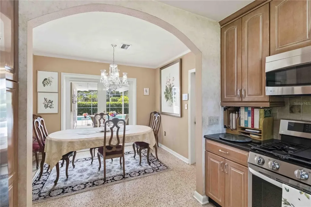 2068 Sunnyside Lane Sarasota FL 34239