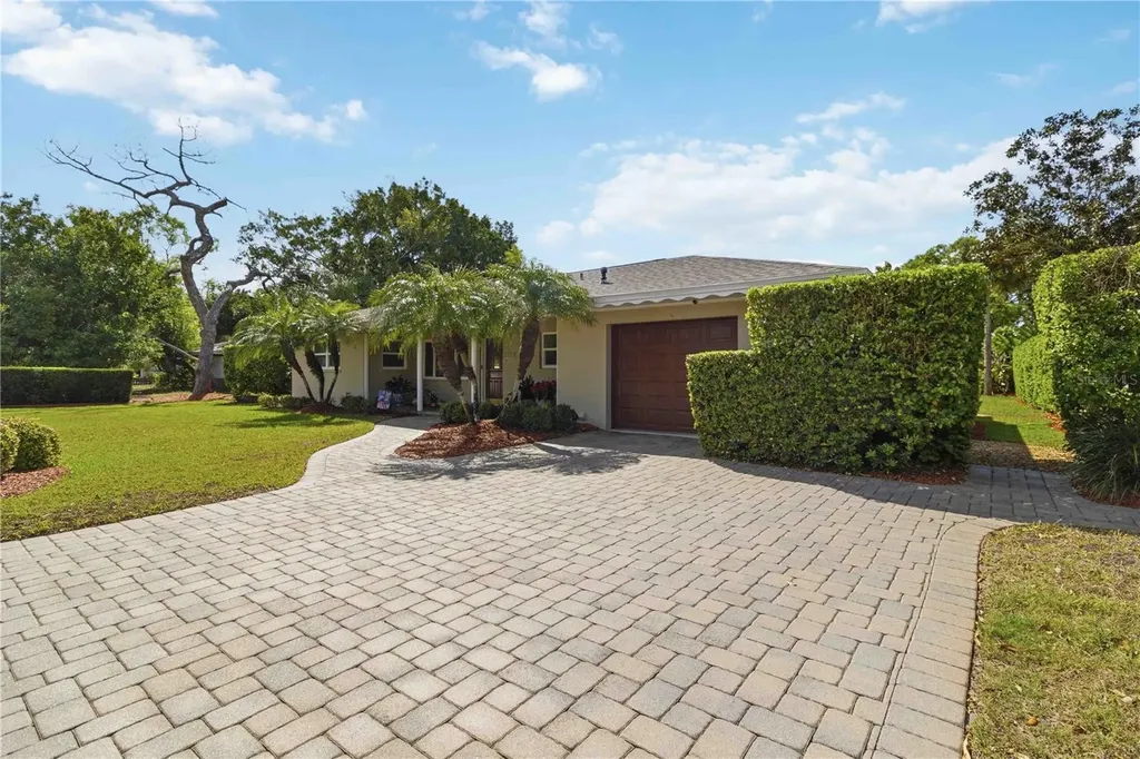 2068 Sunnyside Lane Sarasota FL 34239