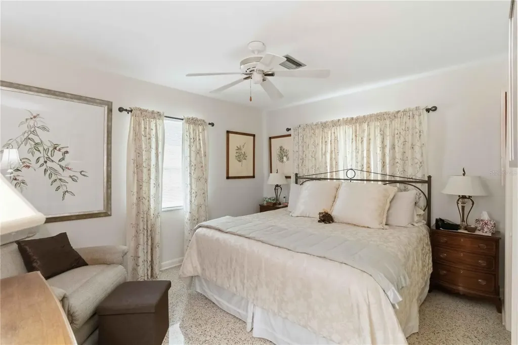 2068 Sunnyside Lane Sarasota FL 34239