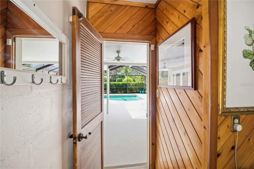 2068 Sunnyside Lane Sarasota FL 34239