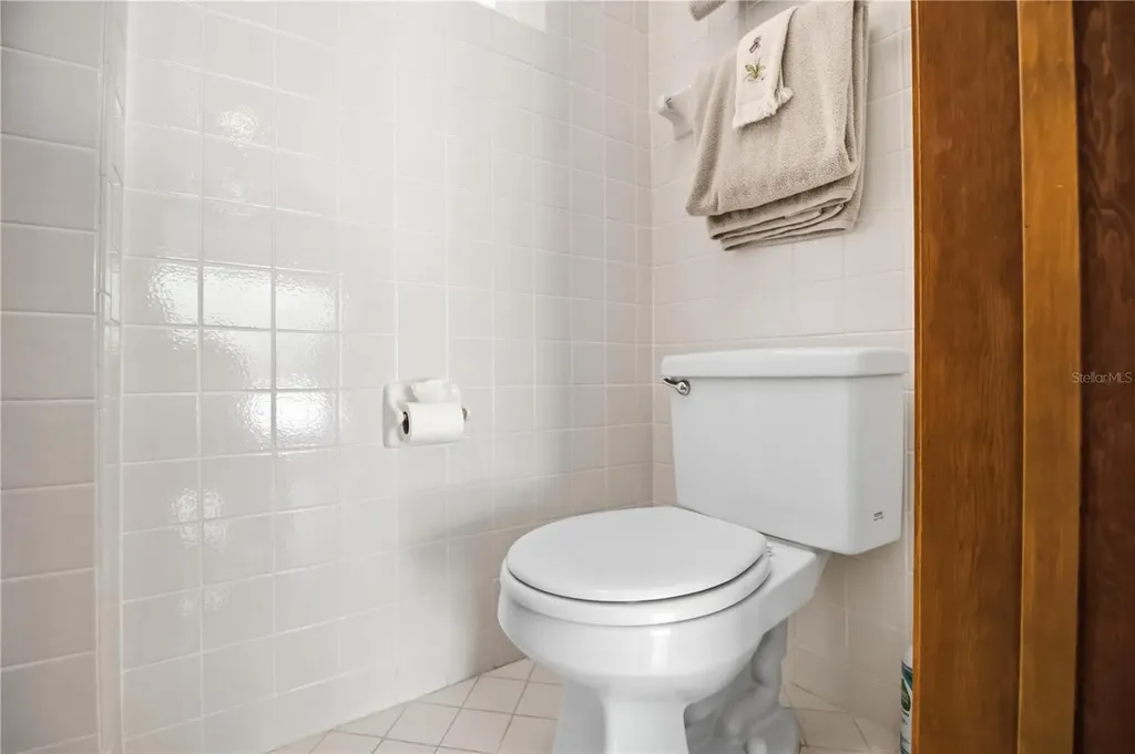 2068 Sunnyside Lane Sarasota FL 34239