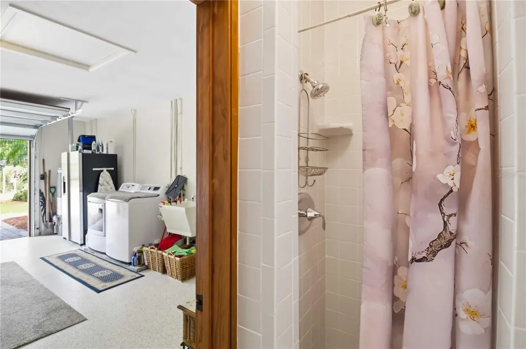 2068 Sunnyside Lane Sarasota FL 34239