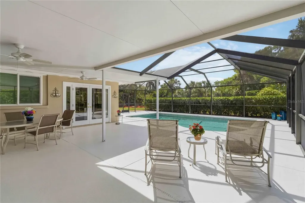 2068 Sunnyside Lane Sarasota FL 34239