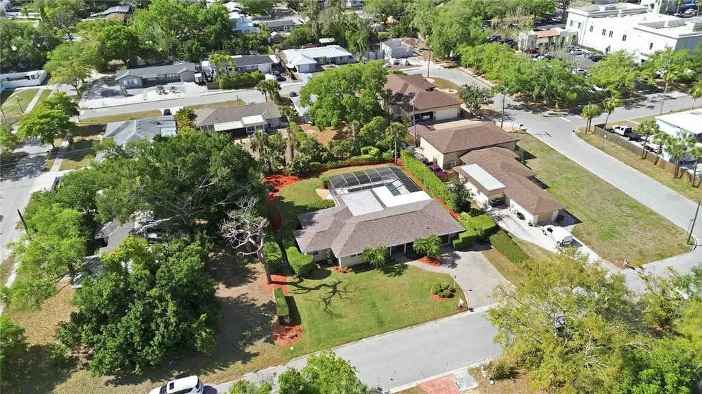 2068 Sunnyside Lane Sarasota FL 34239
