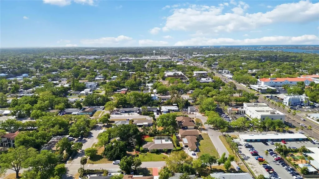 2068 Sunnyside Lane Sarasota FL 34239