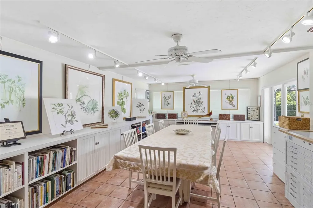 2068 Sunnyside Lane Sarasota FL 34239
