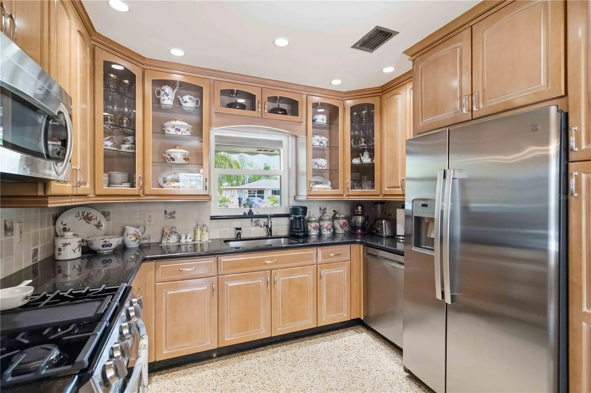 2068 Sunnyside Lane Sarasota FL 34239