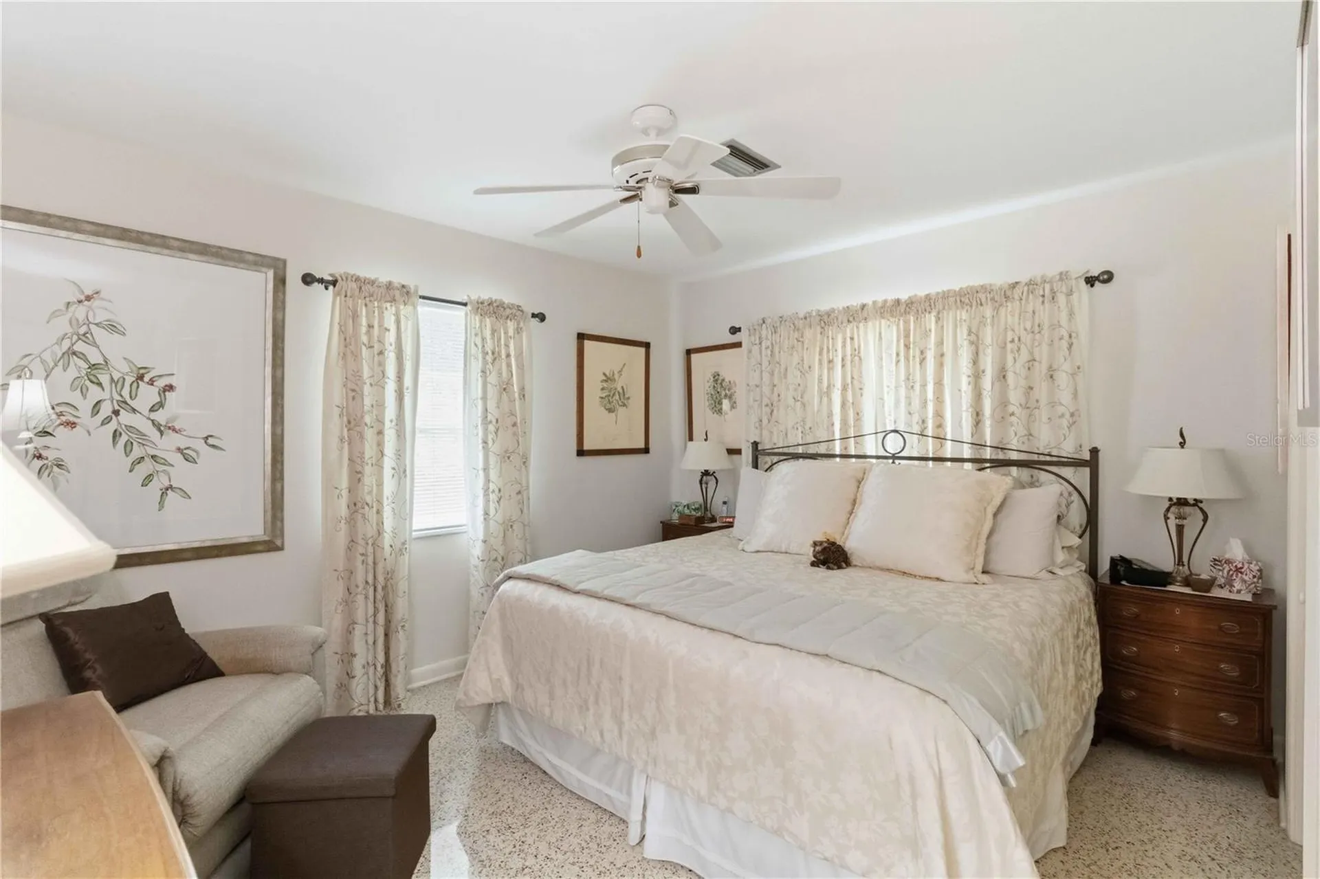 2068 Sunnyside Lane Sarasota FL 34239