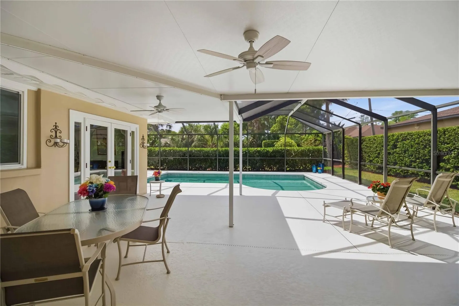 2068 Sunnyside Lane Sarasota FL 34239