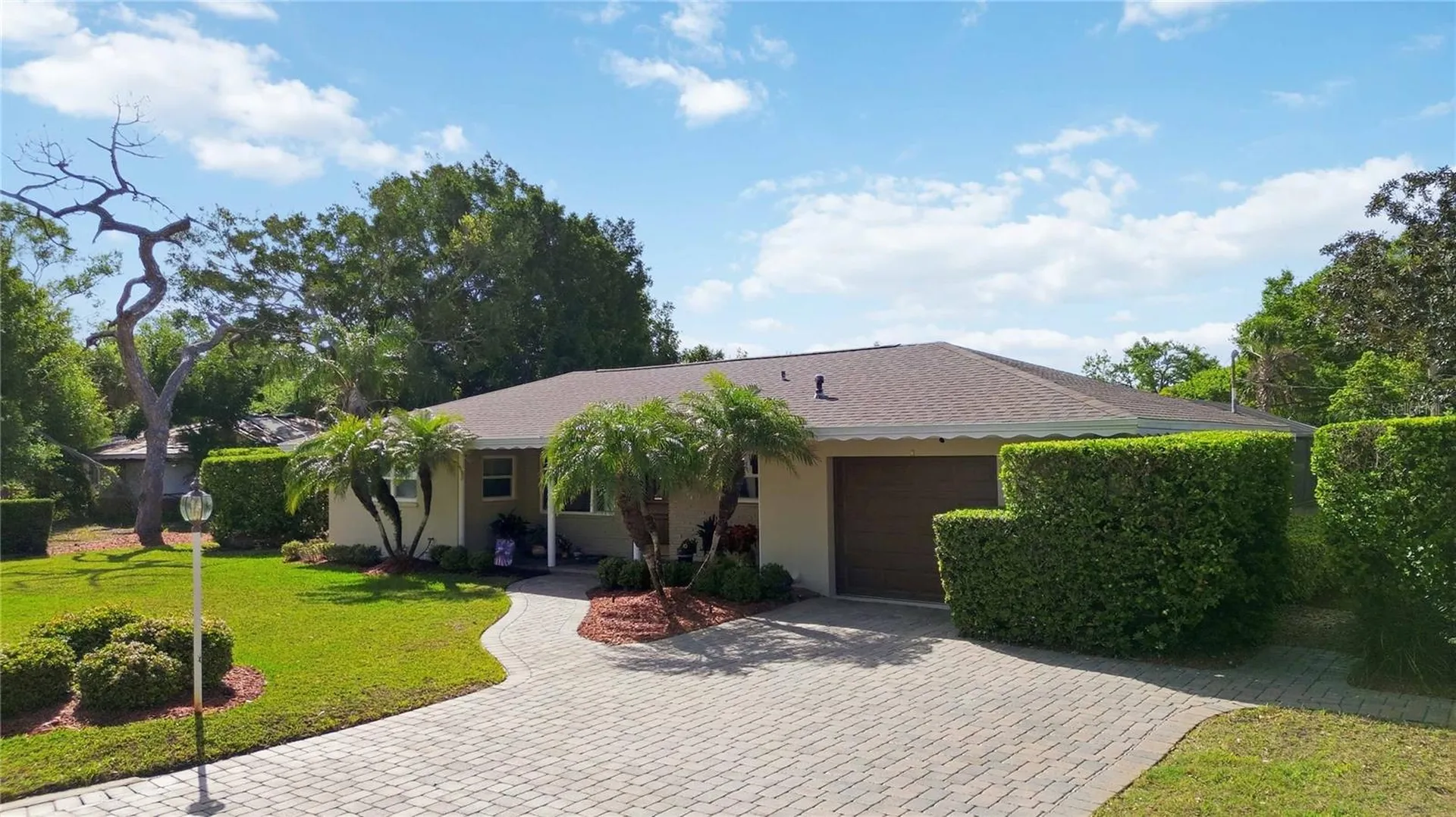 2068 Sunnyside Lane Sarasota FL 34239